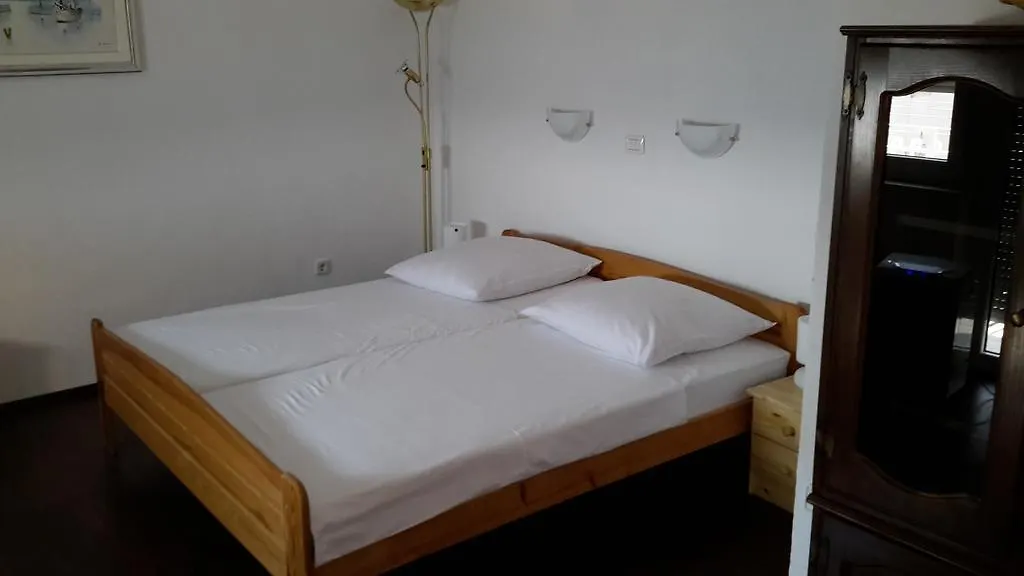 Apartments Mrdan Seget Vranjica