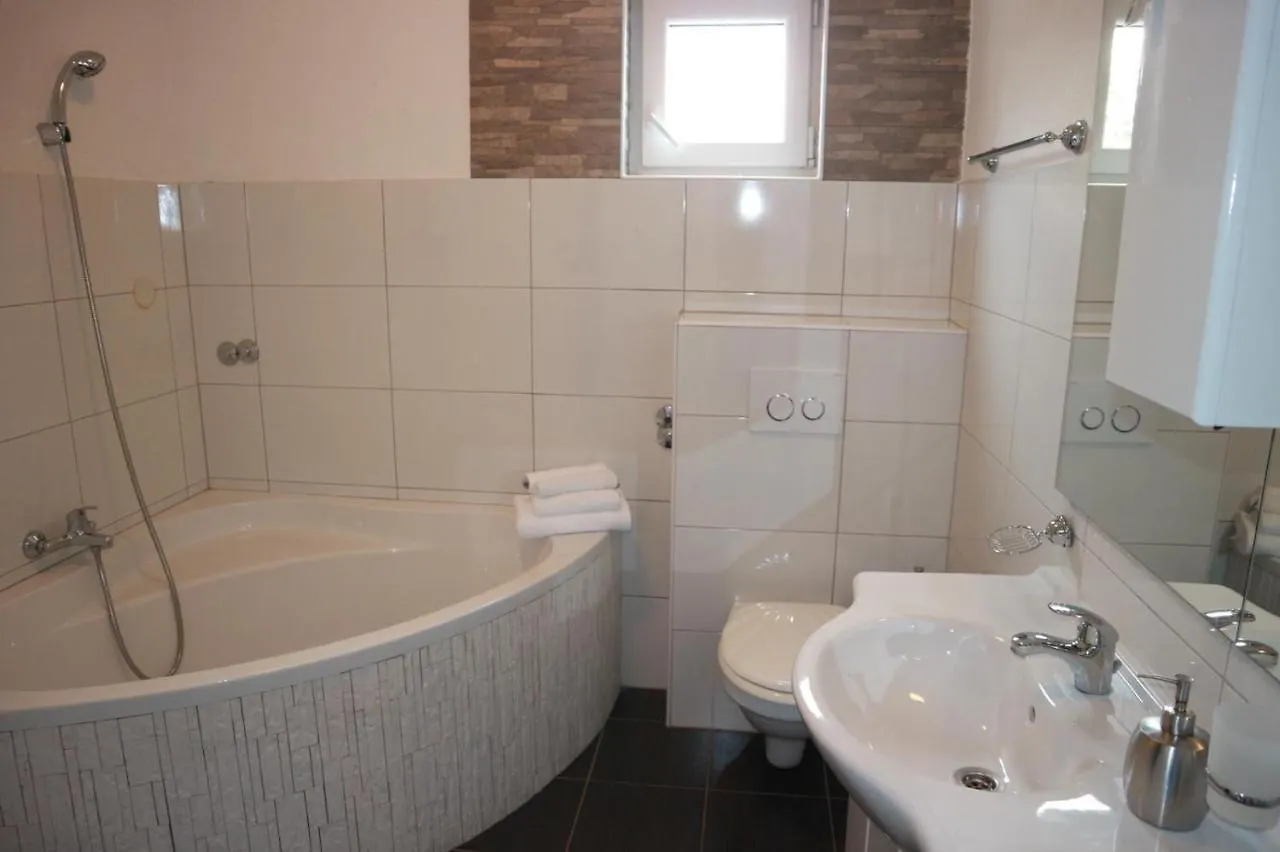 Apartments Mrdan Seget Vranjica